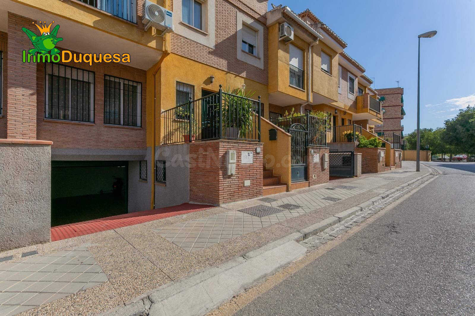 MAGNÍFICA CASA ADOSADA EN PARQUE ALMUNIA