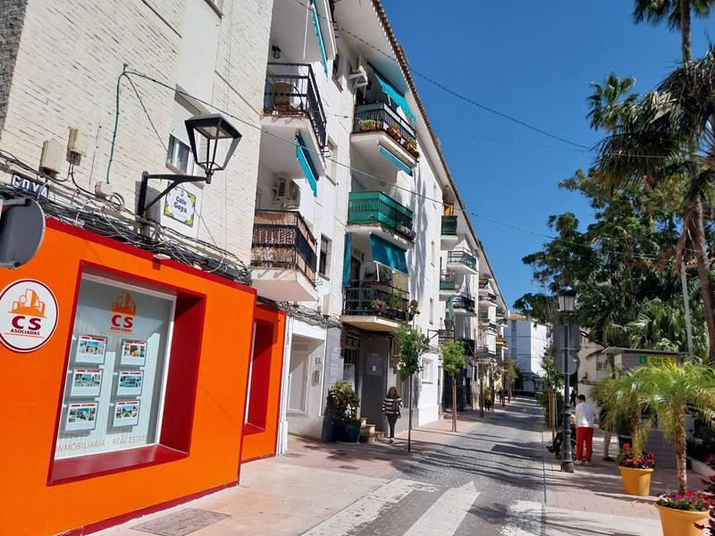 OPORTUNIDAD DE INVERSIÓN: PISO EN EL CENTRO DE ESTEPONA (INMUEBLE OCUPADO)
