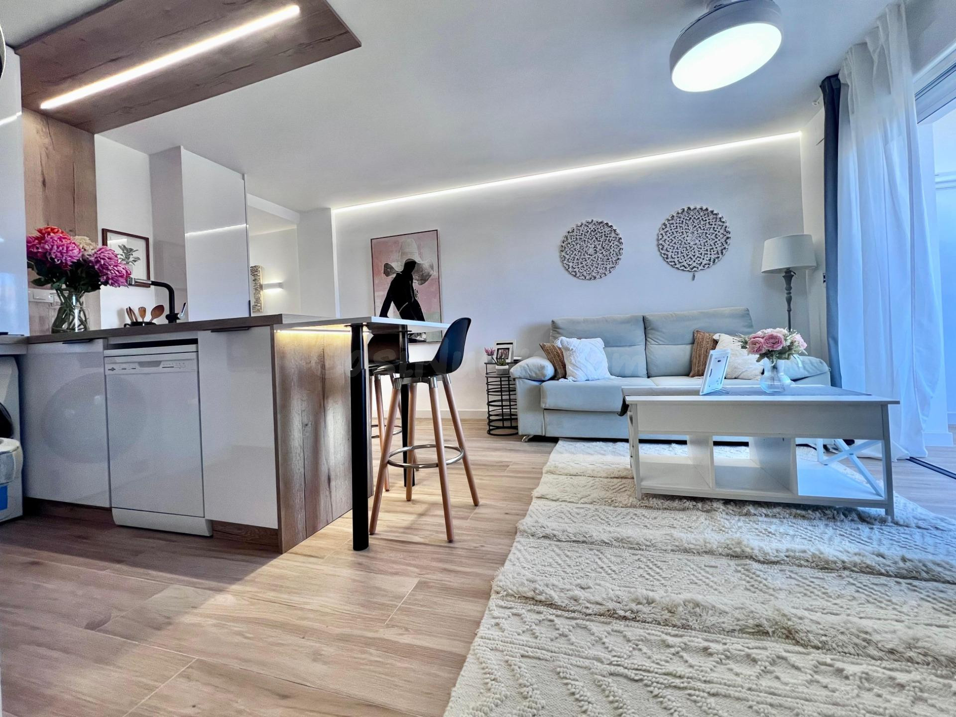 APARTAMENTO DE 3 DORMITORIOS Y 2 BAÑOS EN PUNTA PRIMA ( ORIHUELA COSTA)