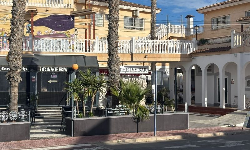 LOCAL COMERCIAL EN PUNTA PRIMA (ORIHUELA COSTA)
