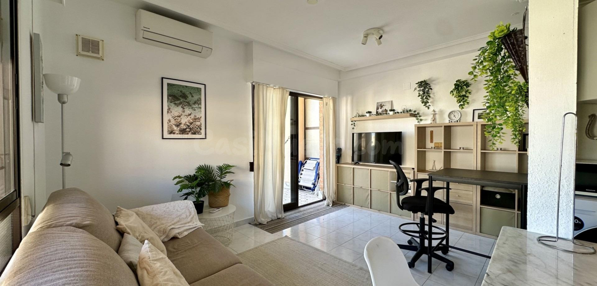 Luminoso Apartamento de una Habitación con Amplia Terraza en Torrevieja
