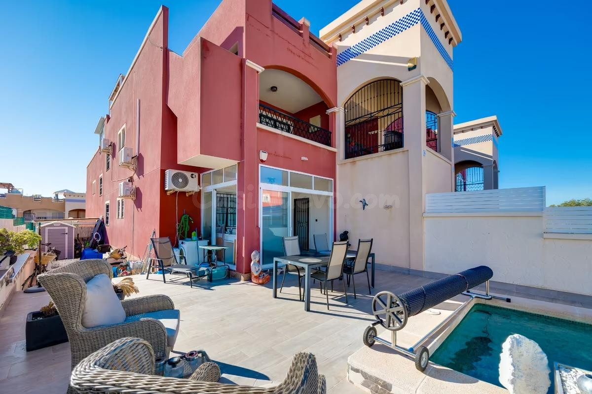 Bungalow en venta • La Florida –  Piscina privada Orihuela Costa