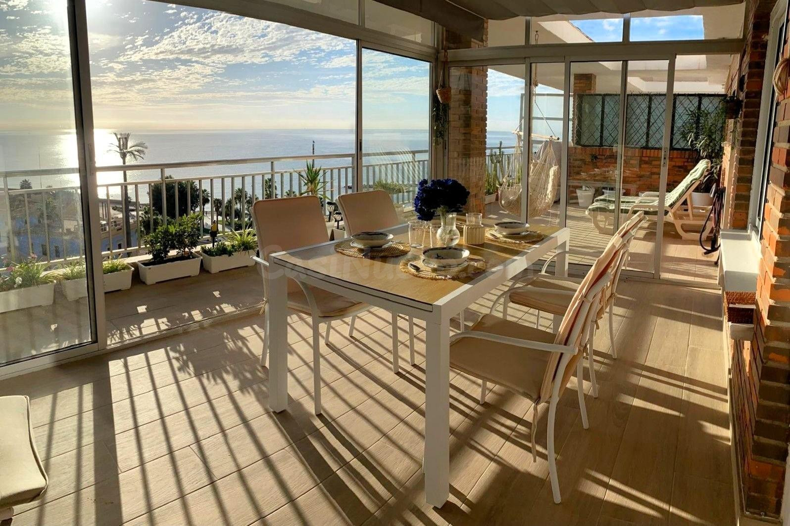 Ático único (7.ª planta - aprox. 156 m2, terrazas incluidas) en primera línea de la Playa del Postiguet (Alicante centro).