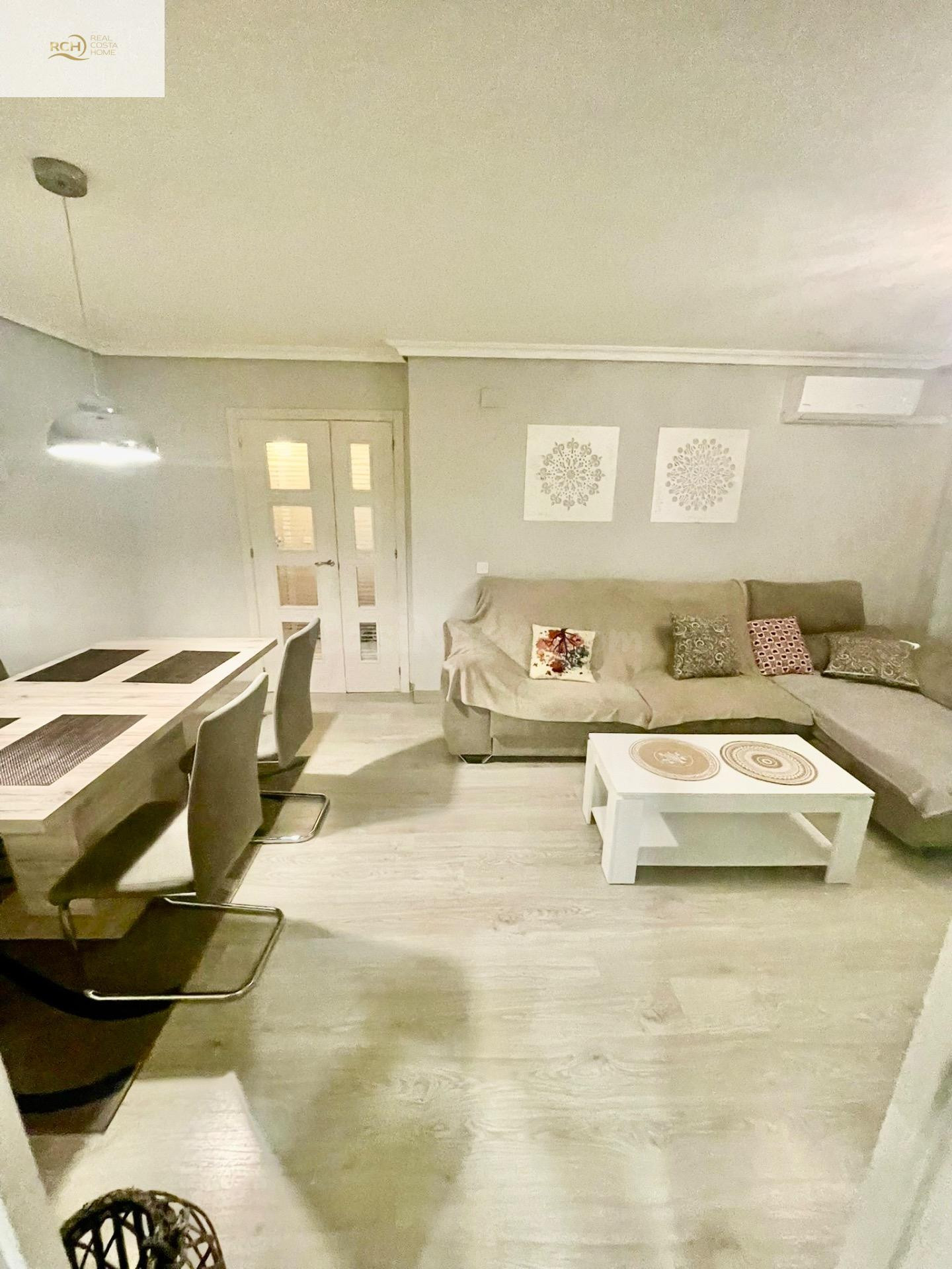 SE VENDE AMPLIO PISO REFORMADO CON 3 habitaciones