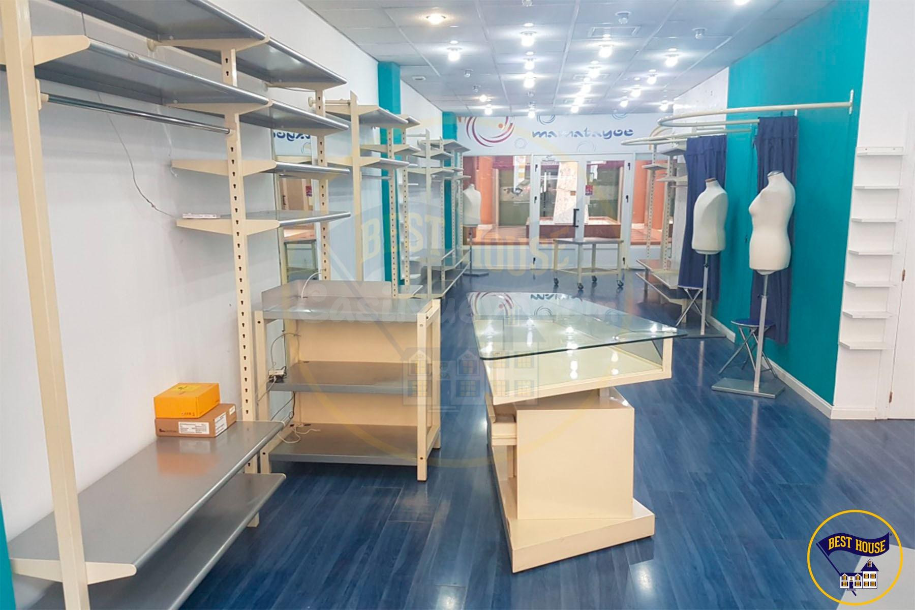 LOCAL COMERCIAL EN 4 CAMINOS – CUENCA | 69 m2 | LISTO PARA ENTRAR
