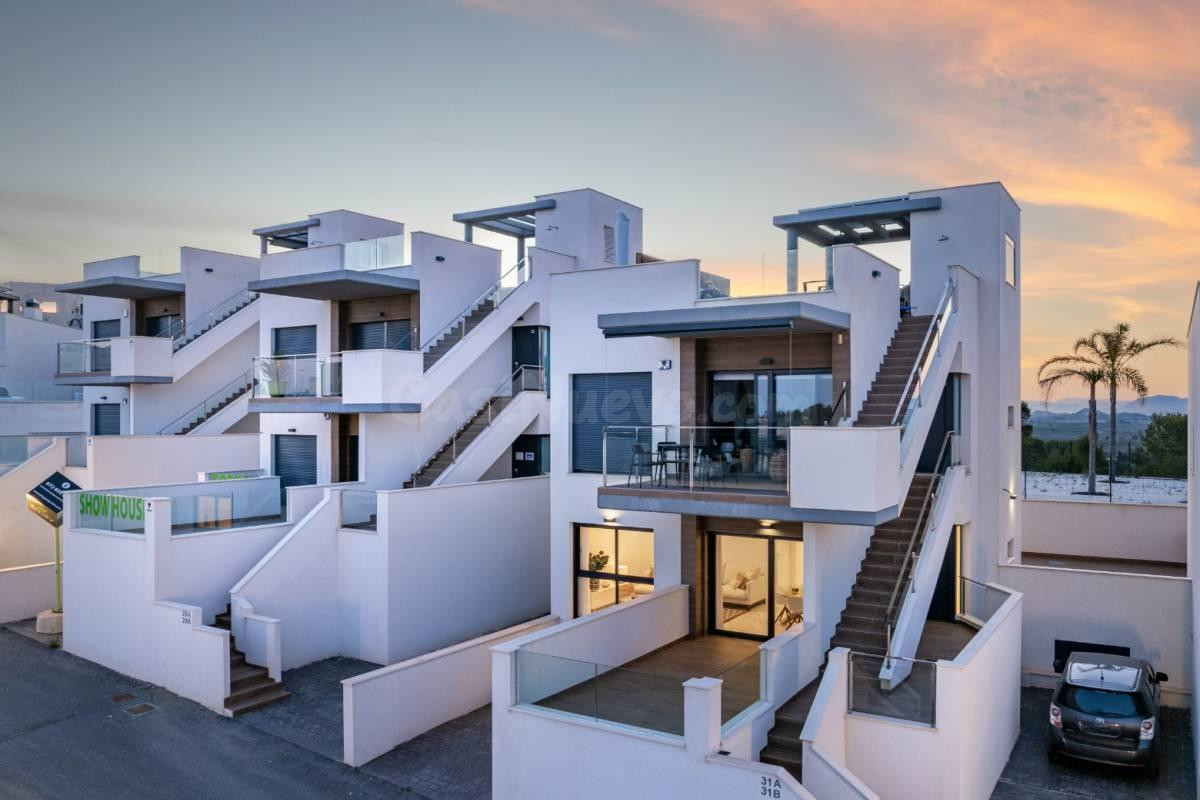 Bungalow de obra nueva, totalmente amueblado y listo para entrar a vivir con piscina privada – San Miguel de Salinas