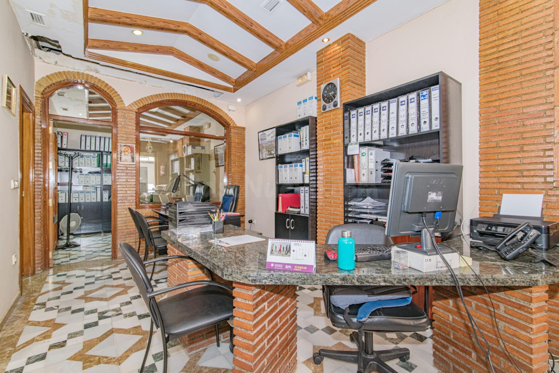 VENTA LOCAL COMERCIAL CON INMEJORABLE UBICACIÓN EN PLAZA DE TOROS