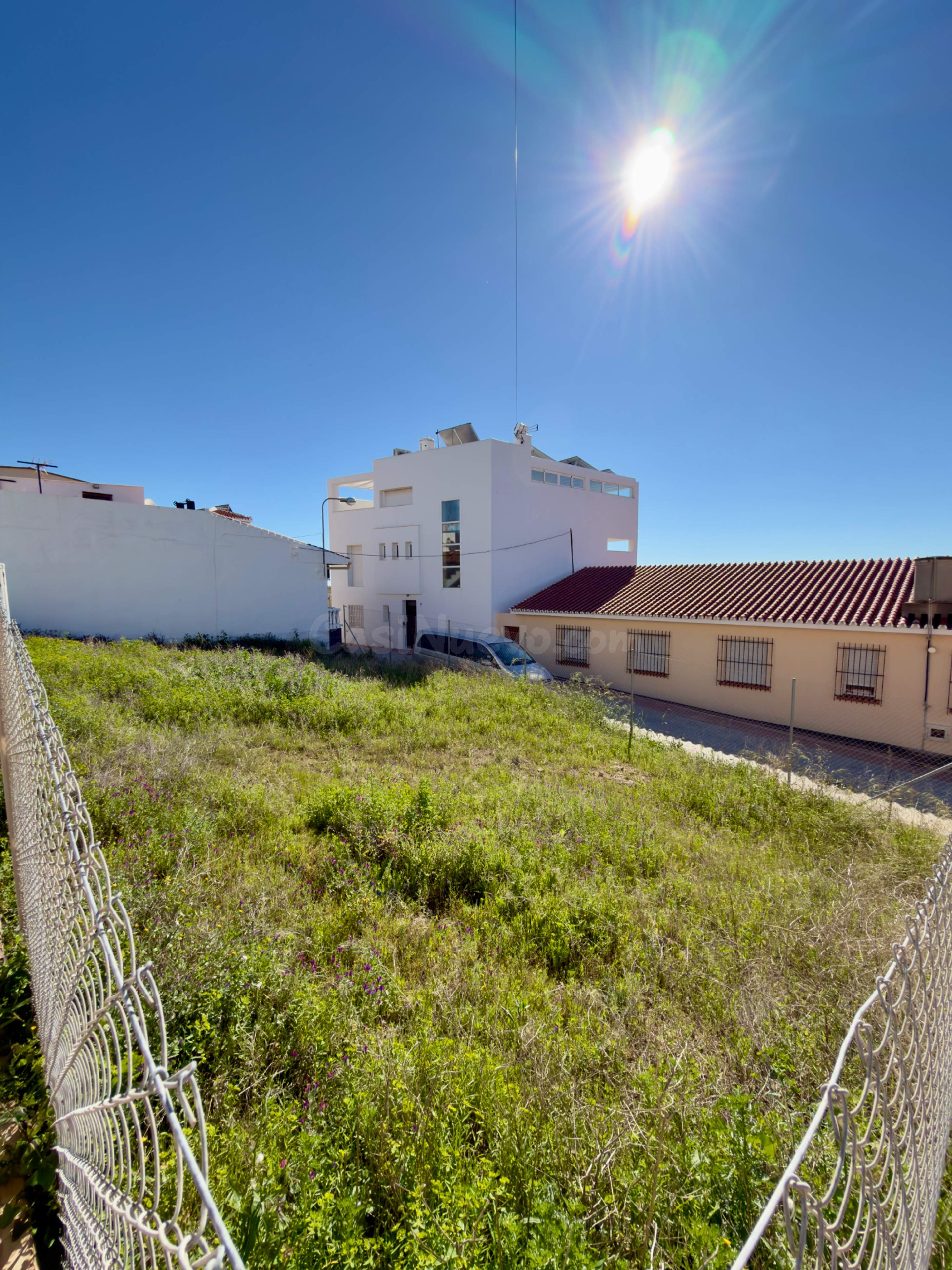 Oportunidad Exclusiva: Parcela Urbana donde Construir la Casa de tus Sueños Cerca del Mar.