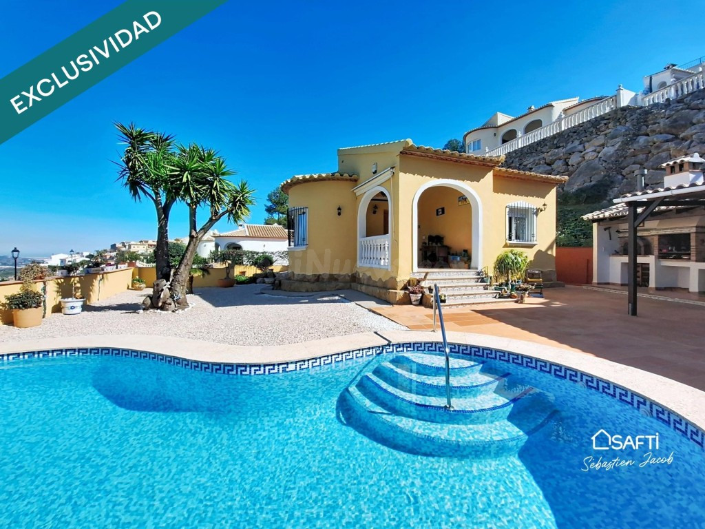 Villa mediterránea con piscina privada en ADOR