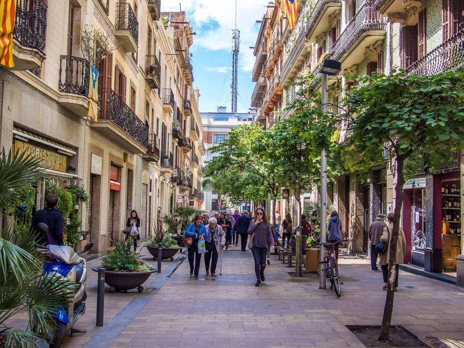 Piso con patio en venta en Gracia cerca de la Plaza del Nord