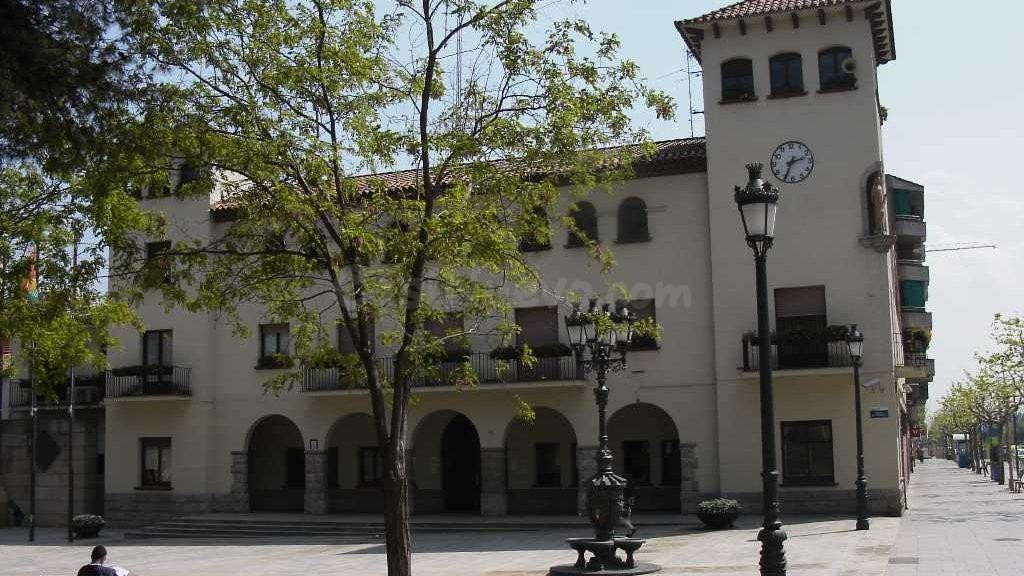Edificio con proyecto de reforma para actividades sanitarias