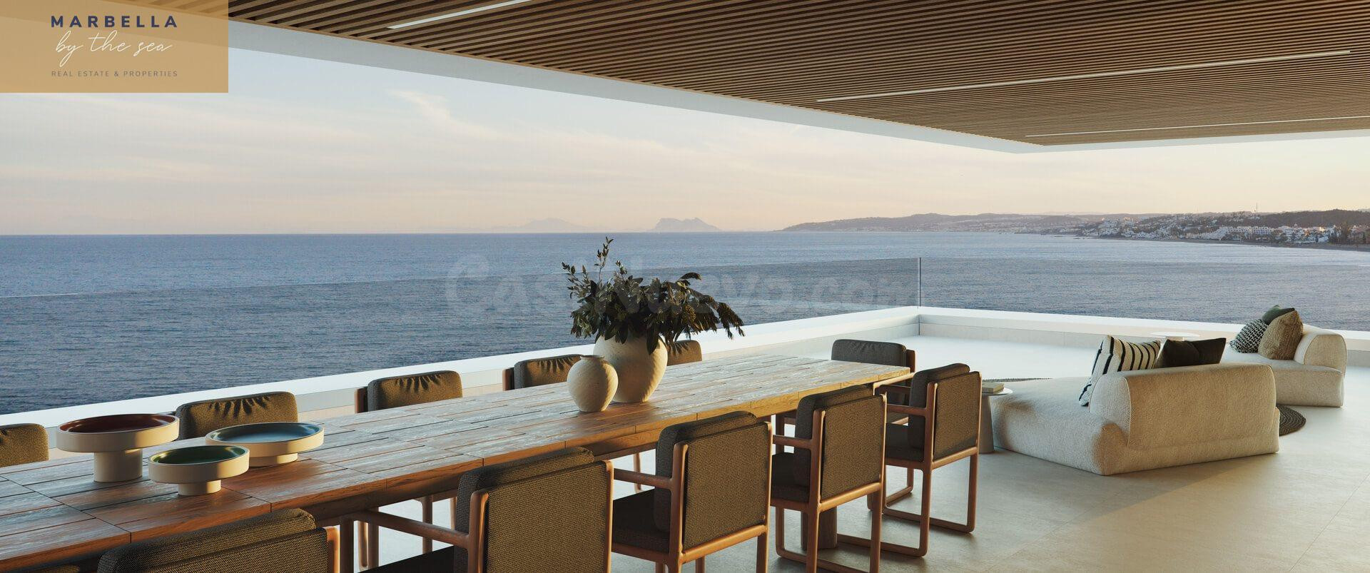Apartamento de lujo con 3 dormitorios frontal al mar en Estepona.