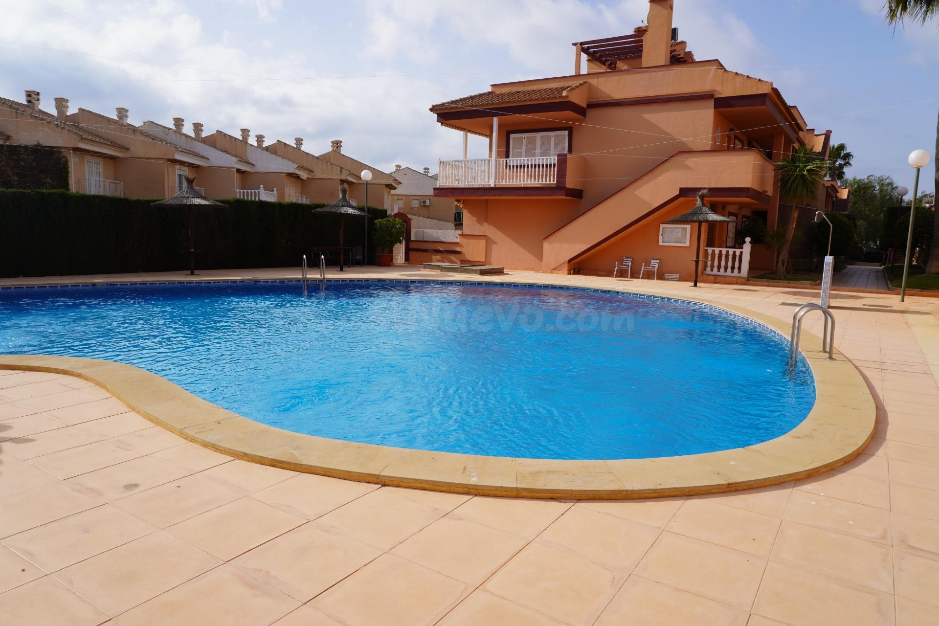 Moderno apartamento en residencial en El Alamillo