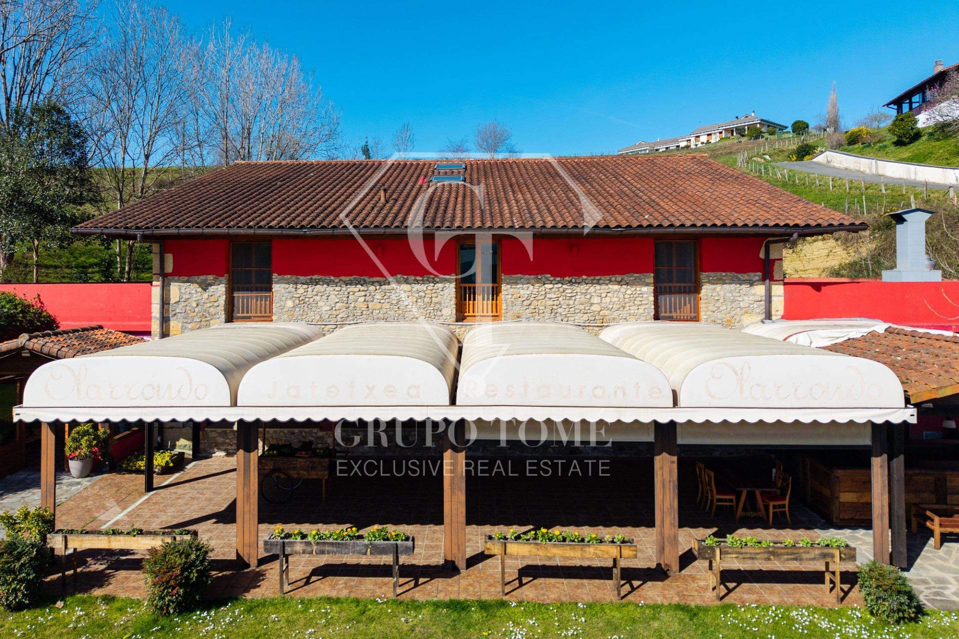 Caserío rehabilitado con restaurante en funcionamiento, vivienda y 19.000 m2 de terreno a 10 min de San Sebastián - foto 4