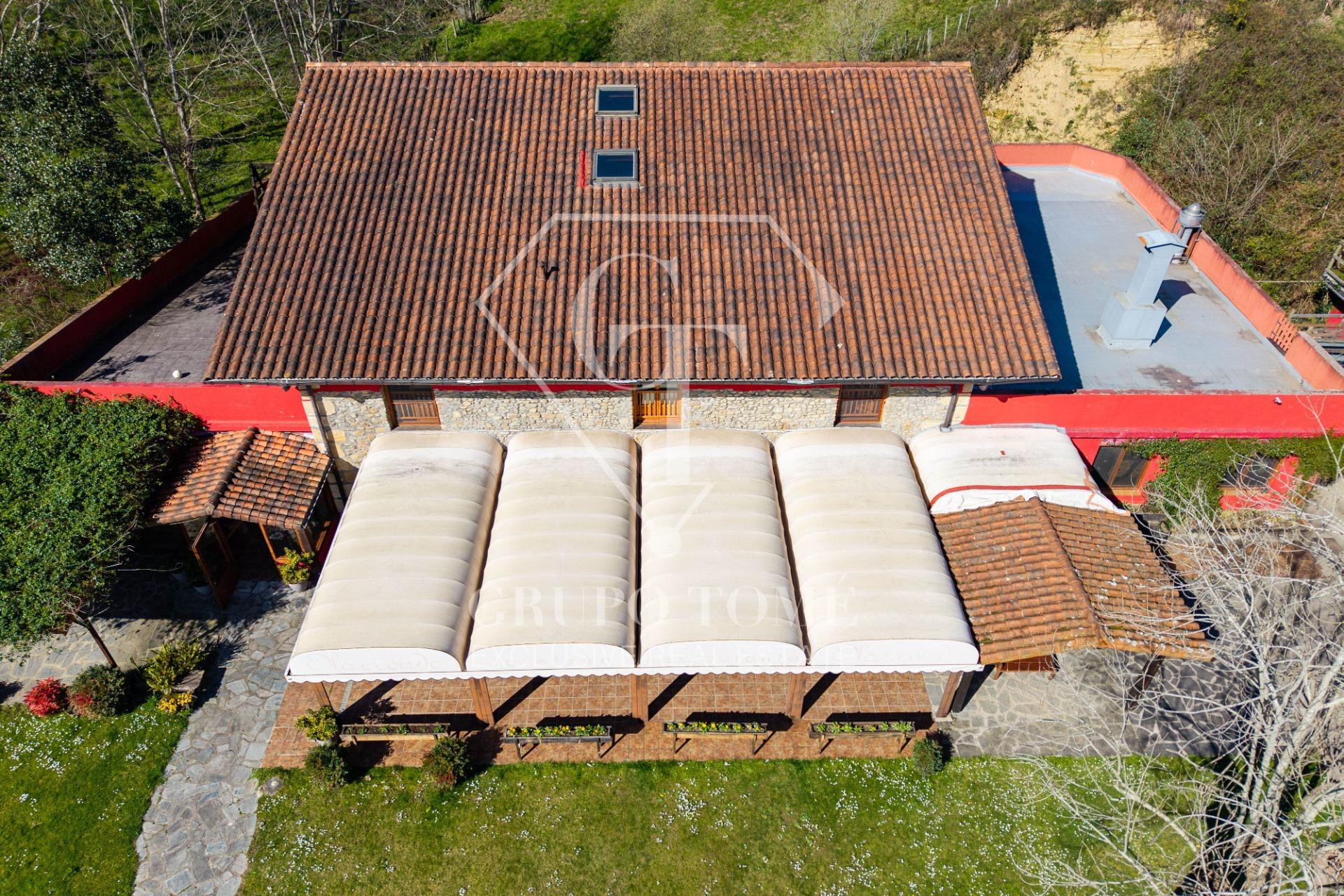 Caserío rehabilitado con restaurante en funcionamiento, vivienda y 19.000 m2 de terreno a 10 min de San Sebastián - foto 5