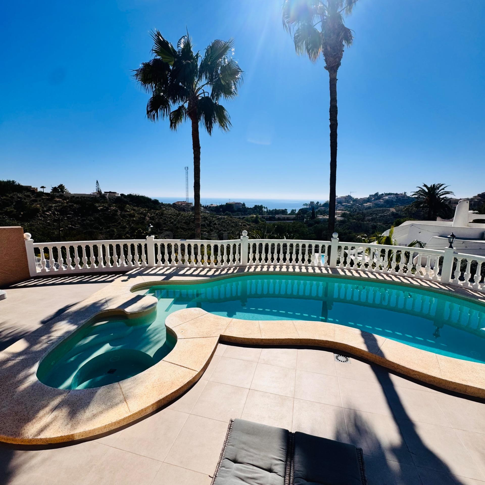 Villa independiente con piscina y gran potencial de alquiler vacacional en Coveta Fumá – El Campello