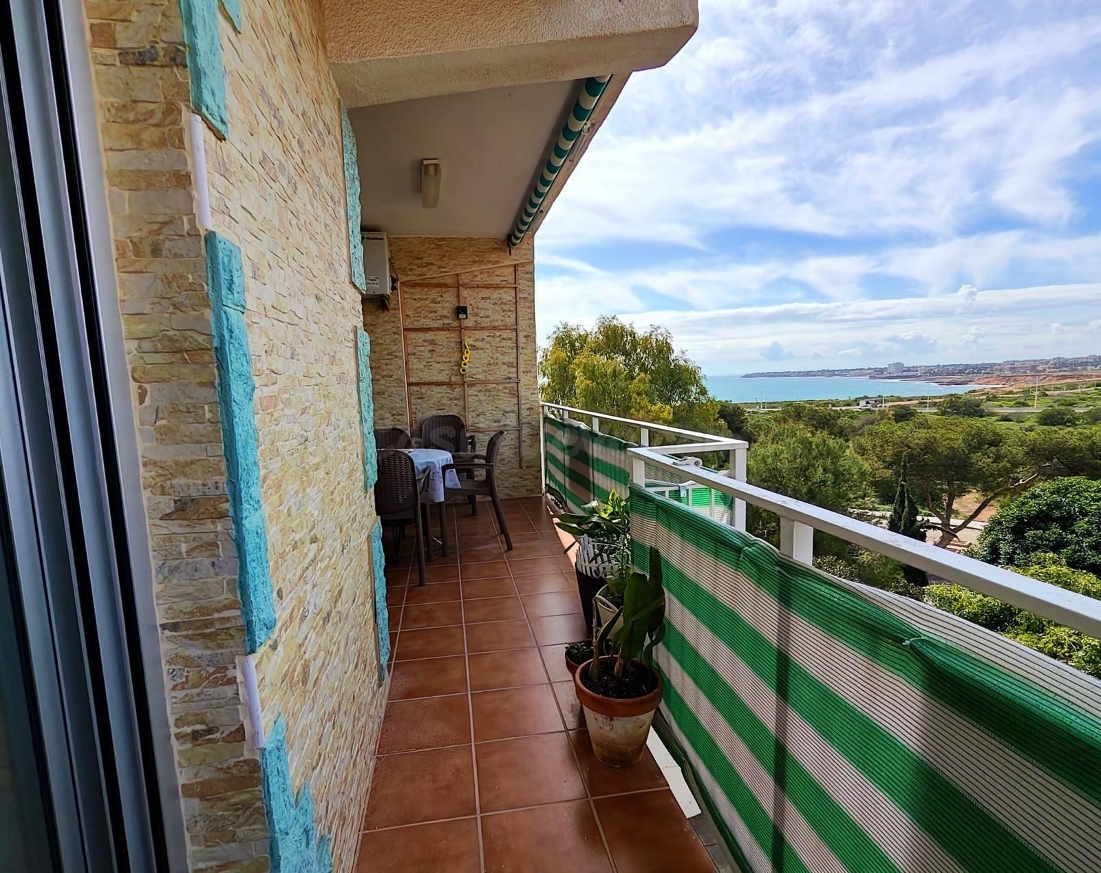 Apartamento de 2 dormitorios y 1 baño en Punta Prima (Orihuela Costa)