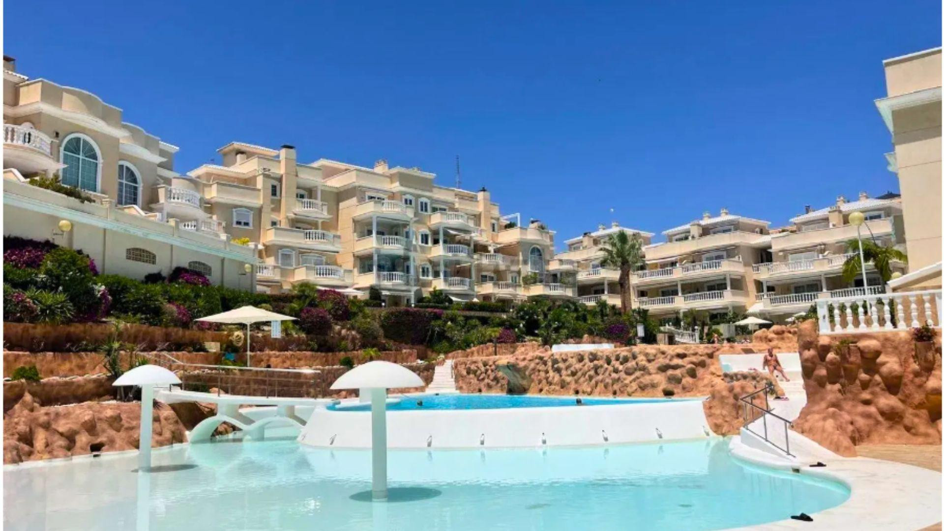 Piso con terraza, garaje y piscina en Guardamar del Segura