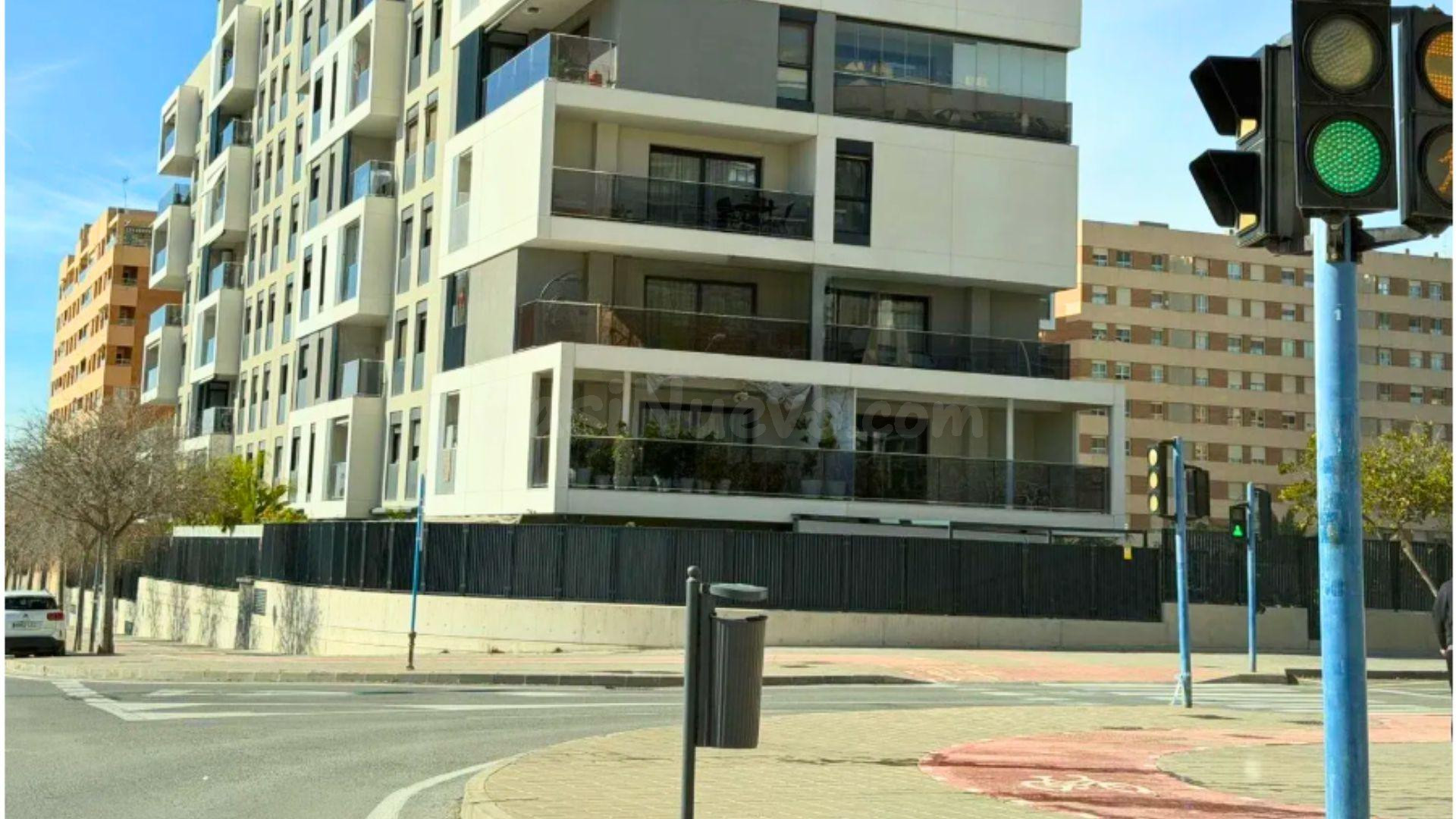 Local comercial en alquiler con terraza y salida de humos en PAU 1, Alicante