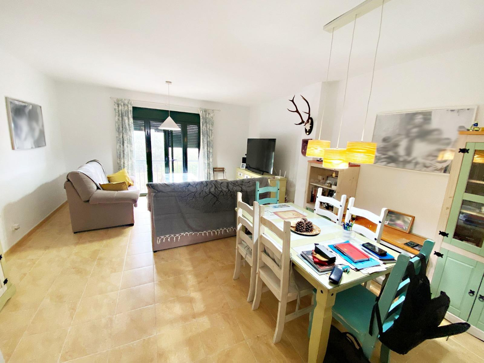 Vivienda con garaje, trastero y piscina comunitaria en Urbanización El Ejido – Alcalá de los Gazules