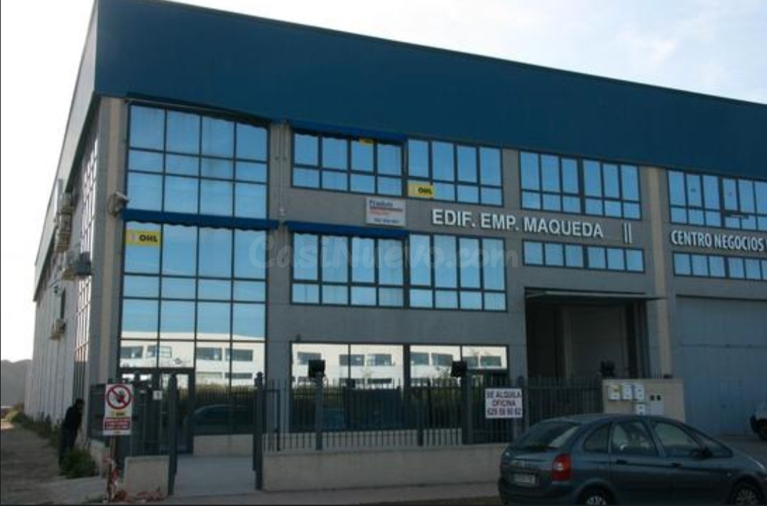 Alquiler de oficina grande de 85 m2 en polígono trevenez