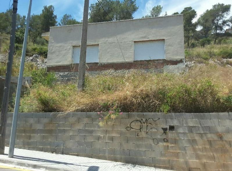 Casa con parcela de 605 m2 en Canyelles (Barcelona)