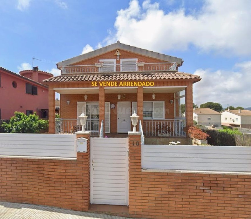 ACTIVO EN RENTABILIDAD – Chalet independiente alquilado en la urbanización Oasis, El Vendrell