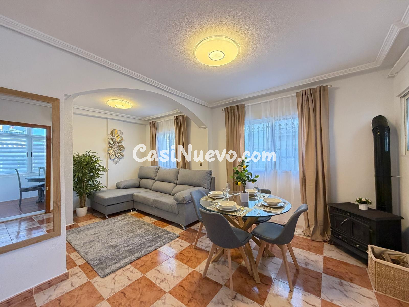 ADOSADO EN ORIHUELA COSTA "LAS FILIPINAS" CON GARAJE+TRASTERO. 2 DORM. 2 BAÑOS. CON PISCINA COMUNITARIA.