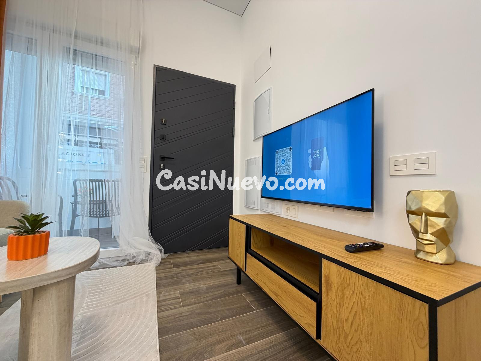APARTAMENTO TOTALMENTE REFORMADO A 200 METROS DEL PUERTO DE TORREVIEJA CON SÓTANO DE 205 M2. 2 DORM. 1 BAÑO