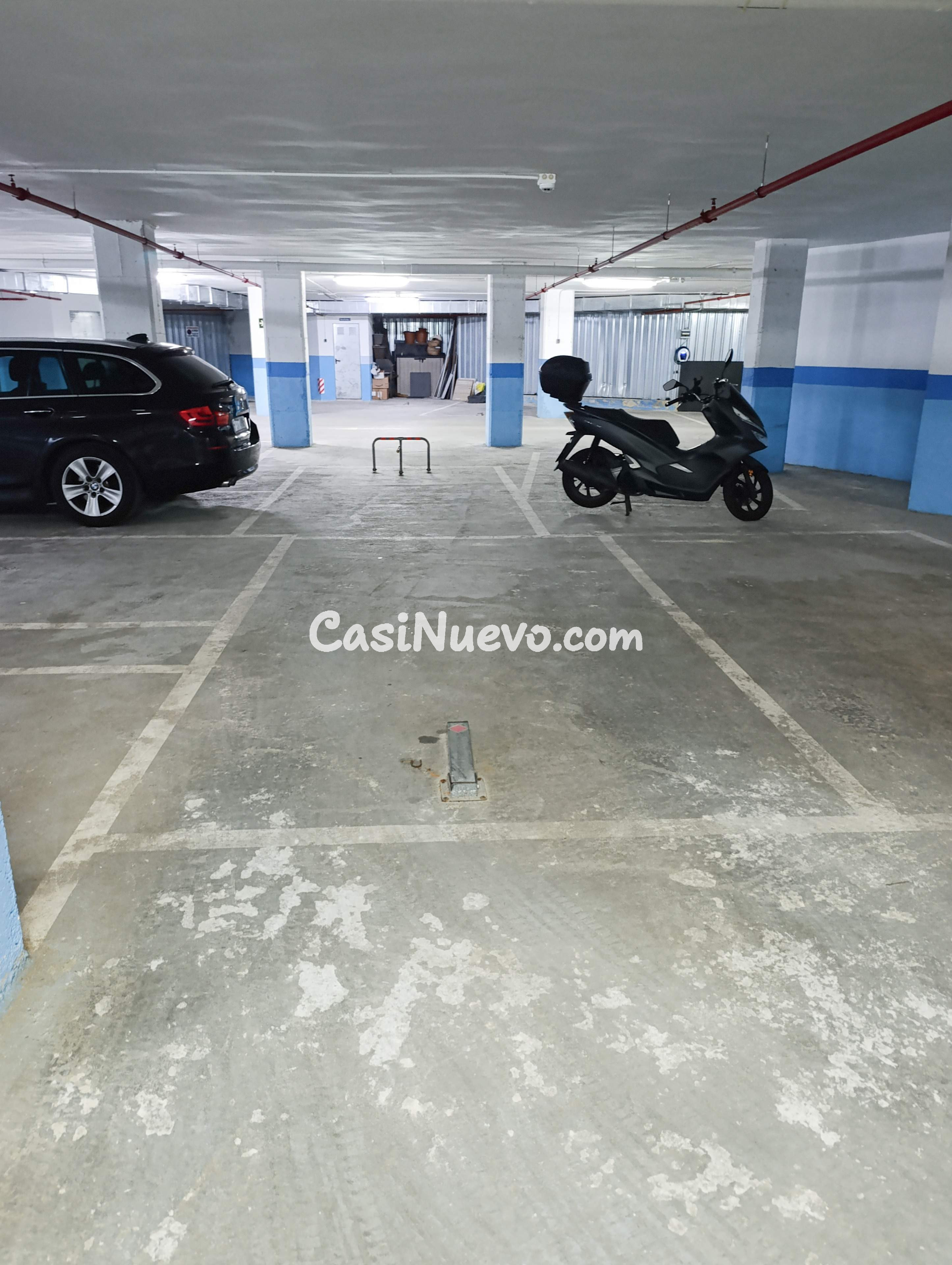 ¡Olvídate de buscar sitio junto al mar! Plaza de 14m2 en primera línea