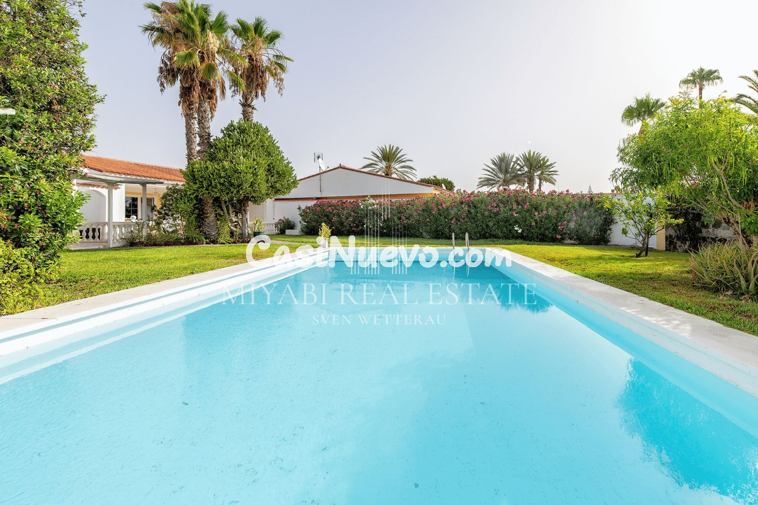 Complejo residencial con 4 unidades independientes, jardín y piscina en Playa del Inglés