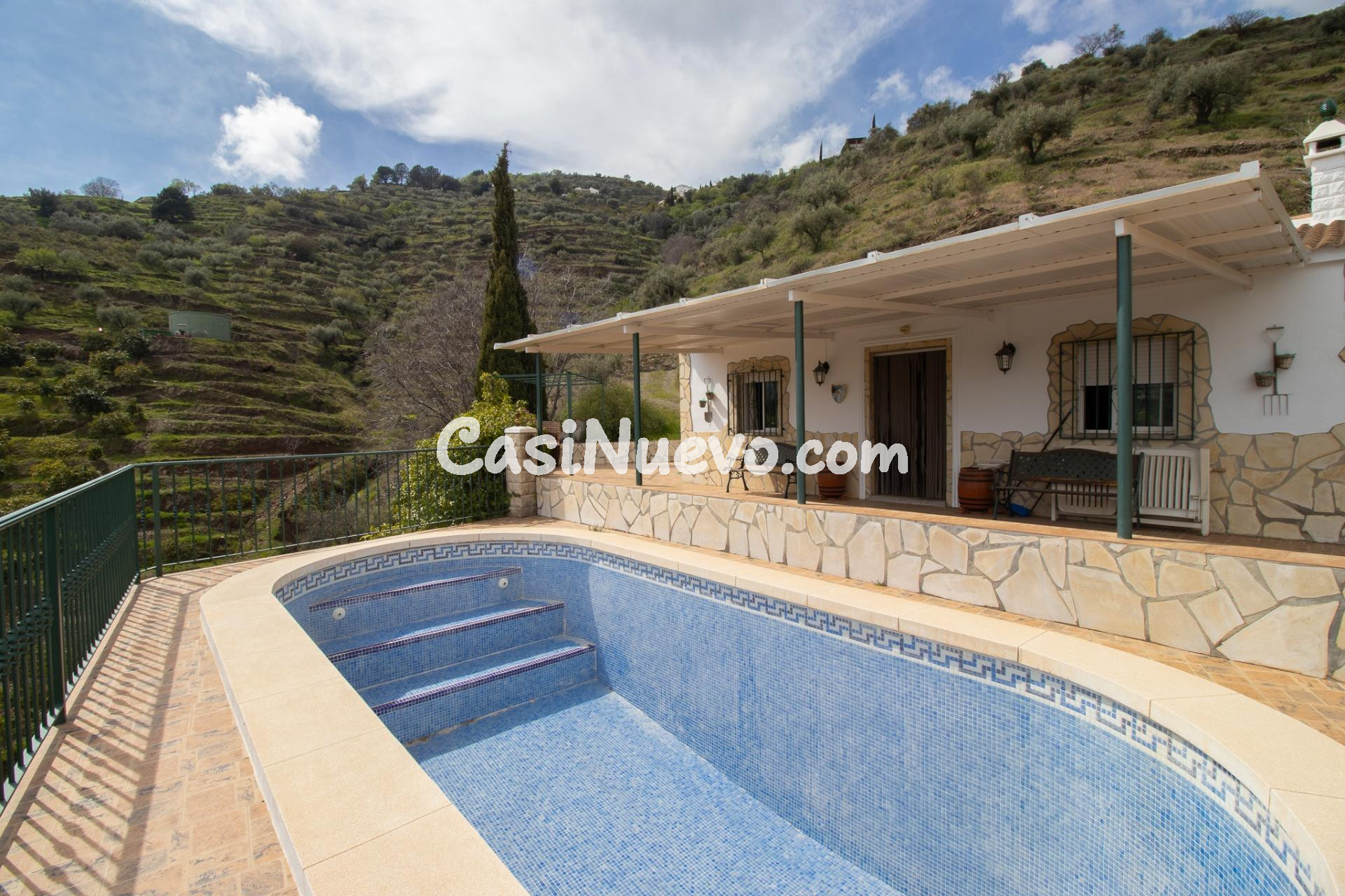Cortijo reformado con piscina, finca productiva y más de 5 hectáreas