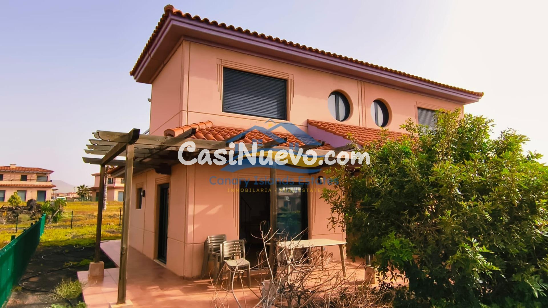 AMPLIO DÚPLEX PAREADO DE 3 DORMITORIOS CON GRAN JARDÍN EN ESQUINA – ORIGO MARE VILLAS, NORTE DE FUERTEVENTURA