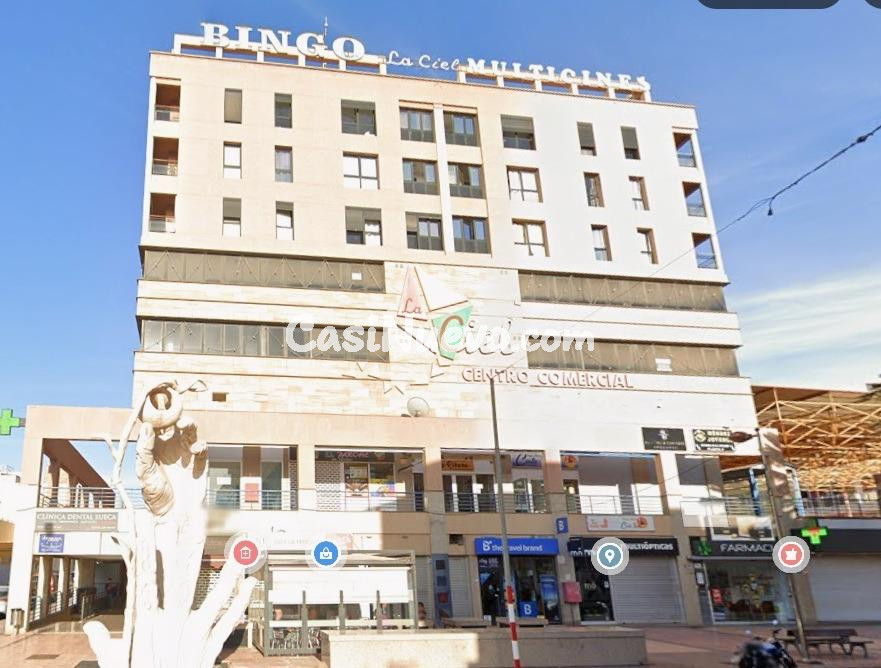 Locales y oficinas en el Centro Comercial La Ciel.