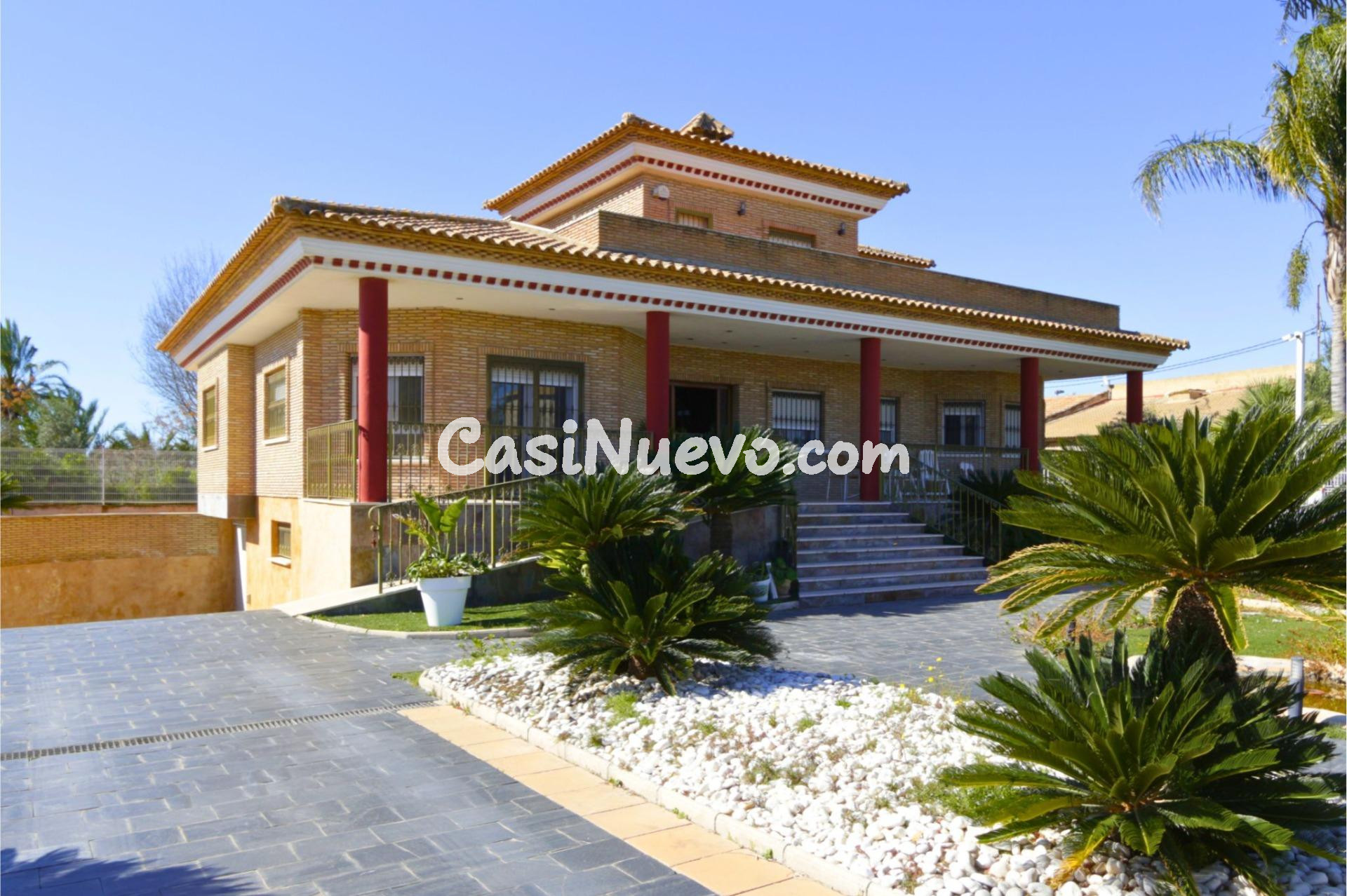 Chalet independiente con gran parcela, piscina y espacios de ocio en Torregüera (Murcia)