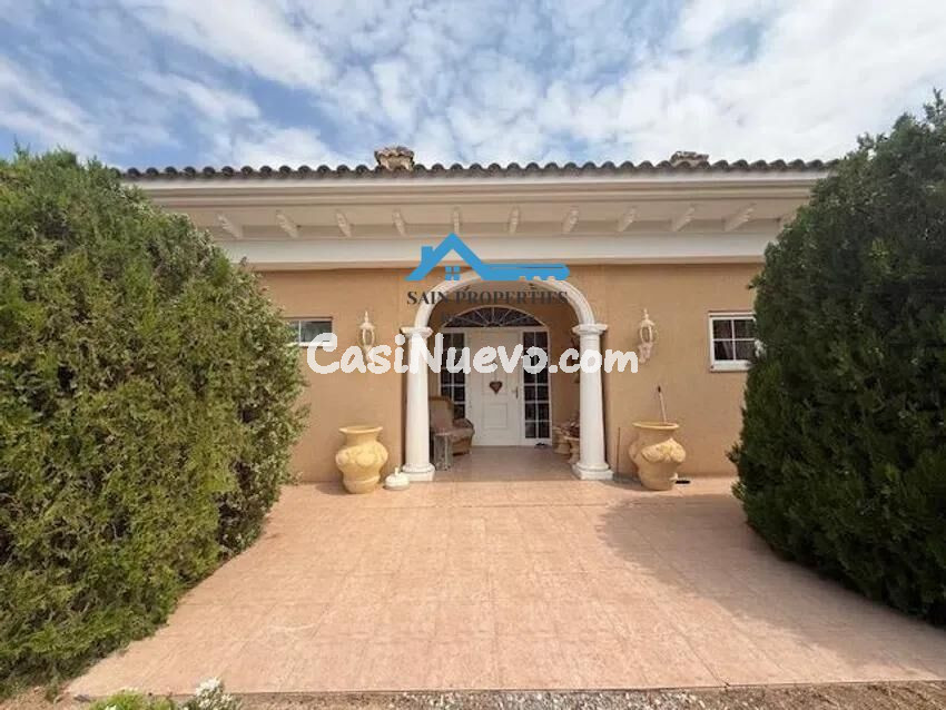 Espectacular Finca de una Planta: Privacidad, Cenador de Obra y Vistas al Mar en Alfaz