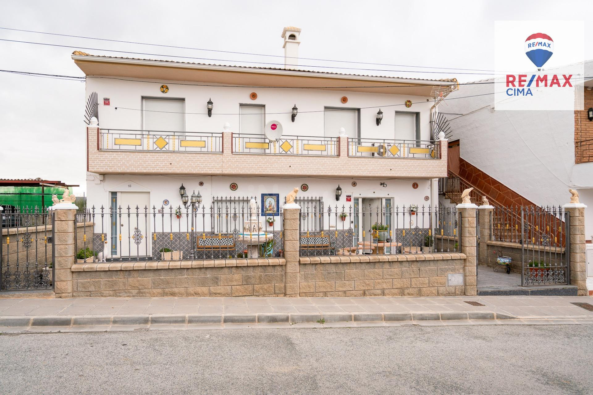 Chalet exclusivo con piscina y parcela de 472 m2 – Vive el lujo y la comodidad
