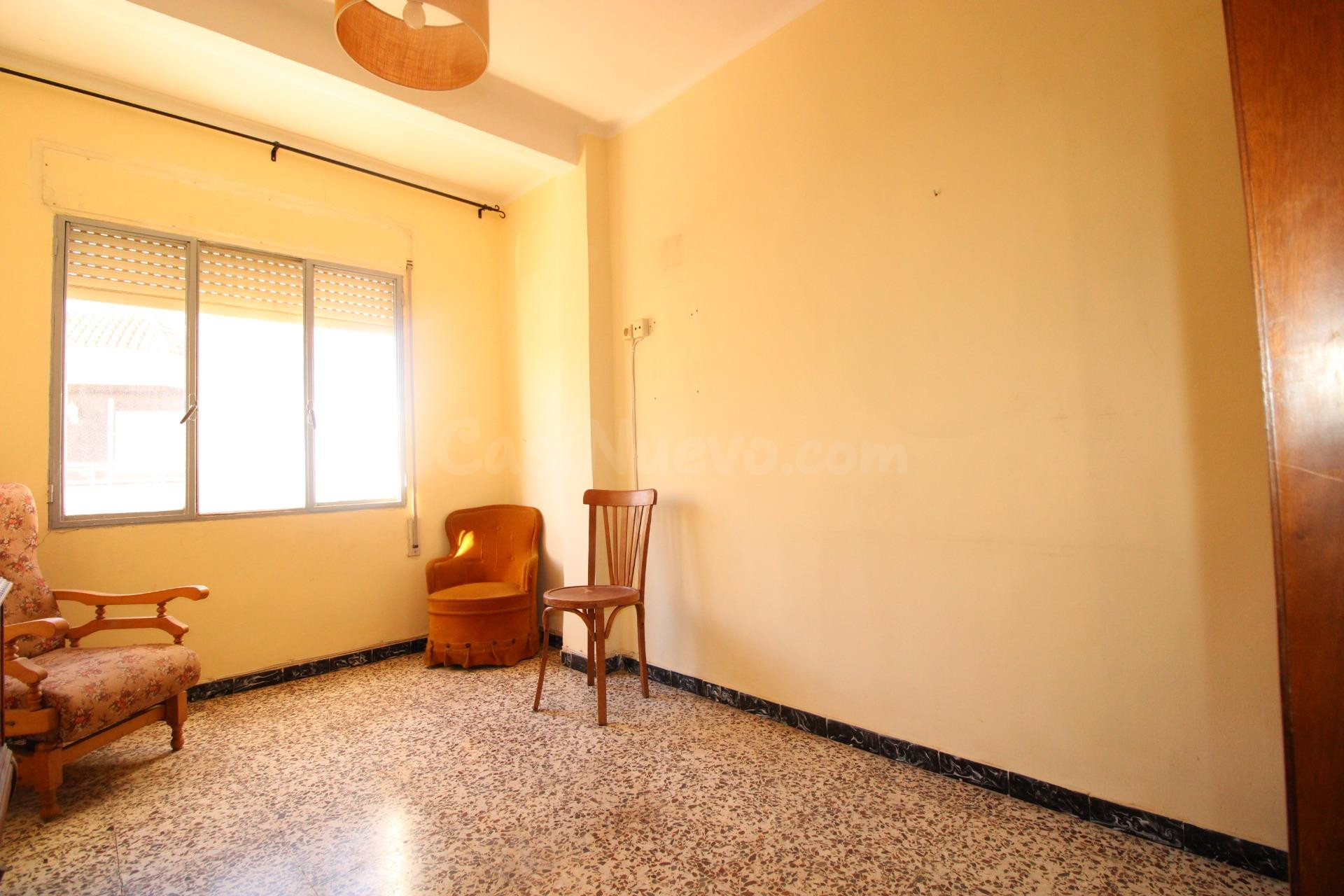 Piso para reformar a pocos minutos del centro y junto a El Corte Inglés