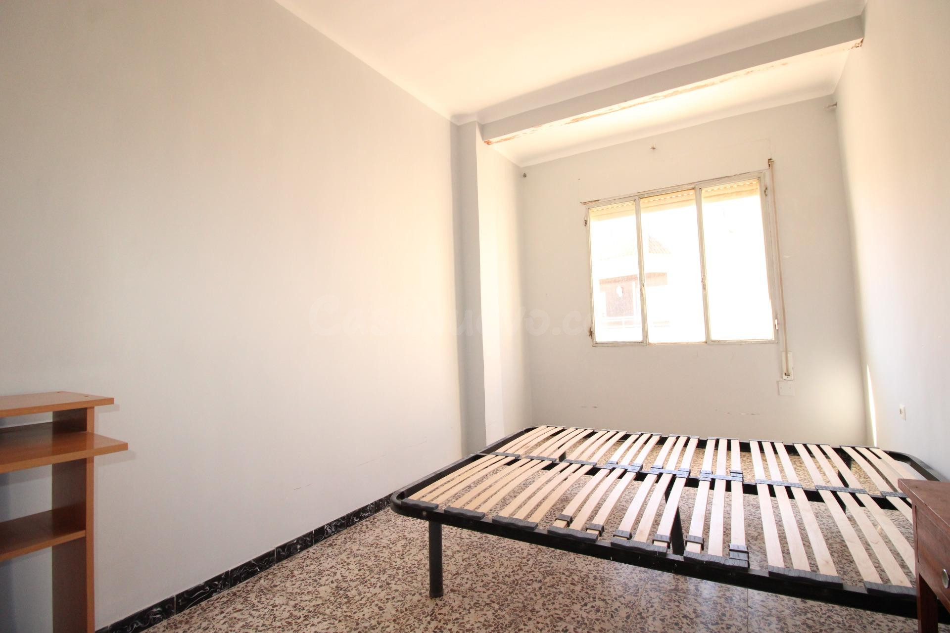Oportunidad en San Antón: piso de 2 dormitorios para reformar