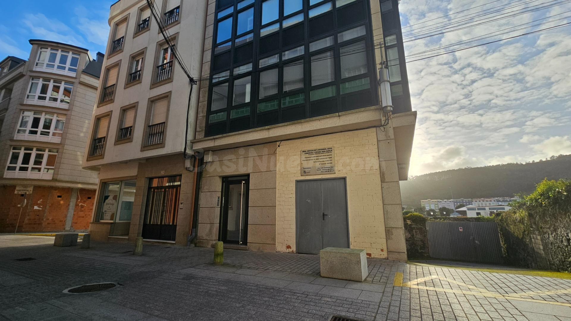 Local comercial en bruto con plaza de garaje en venta en Cee (A Coruña) – A pocos minutos de la playa