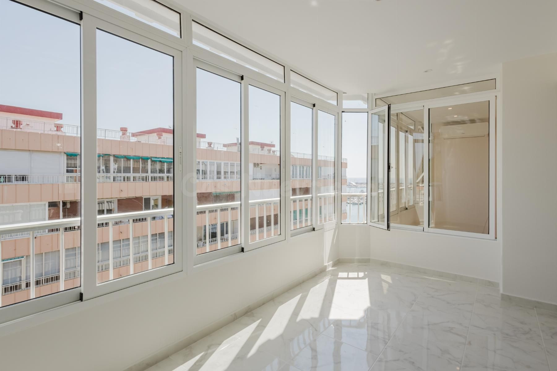 APARTAMENTO DE 3 DORMITORIOS Y 3 BAÑOS EN TORREVIEJA (ACEQUION)