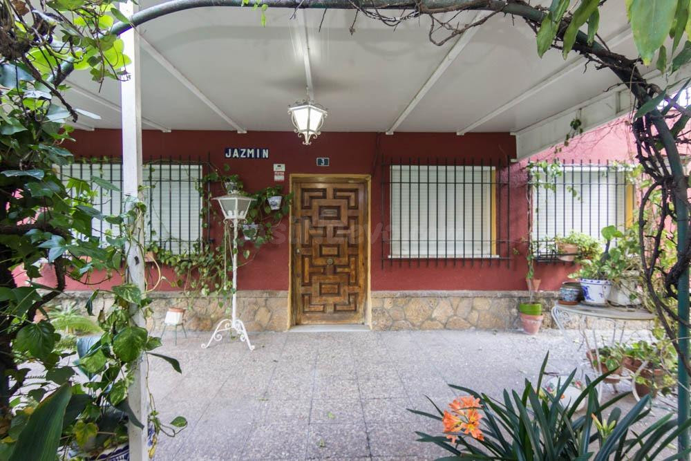 Chalet independiente con jardín en excelente ubicación junto a Plaza de la Noria