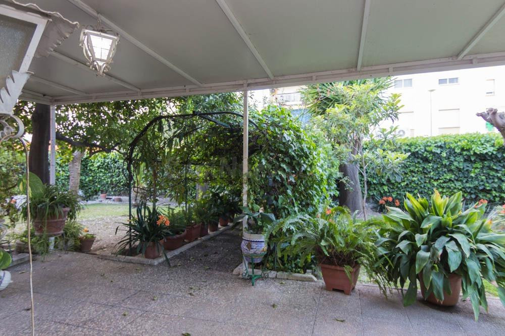 Chalet independiente con jardín en excelente ubicación junto - foto 4