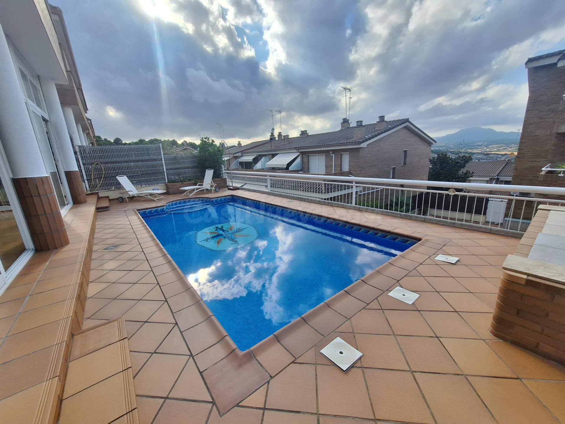 EXCLUSIVA CASA ADOSADA A TRES VIENTOS CON PISCINA PRIVADA EN - foto 3