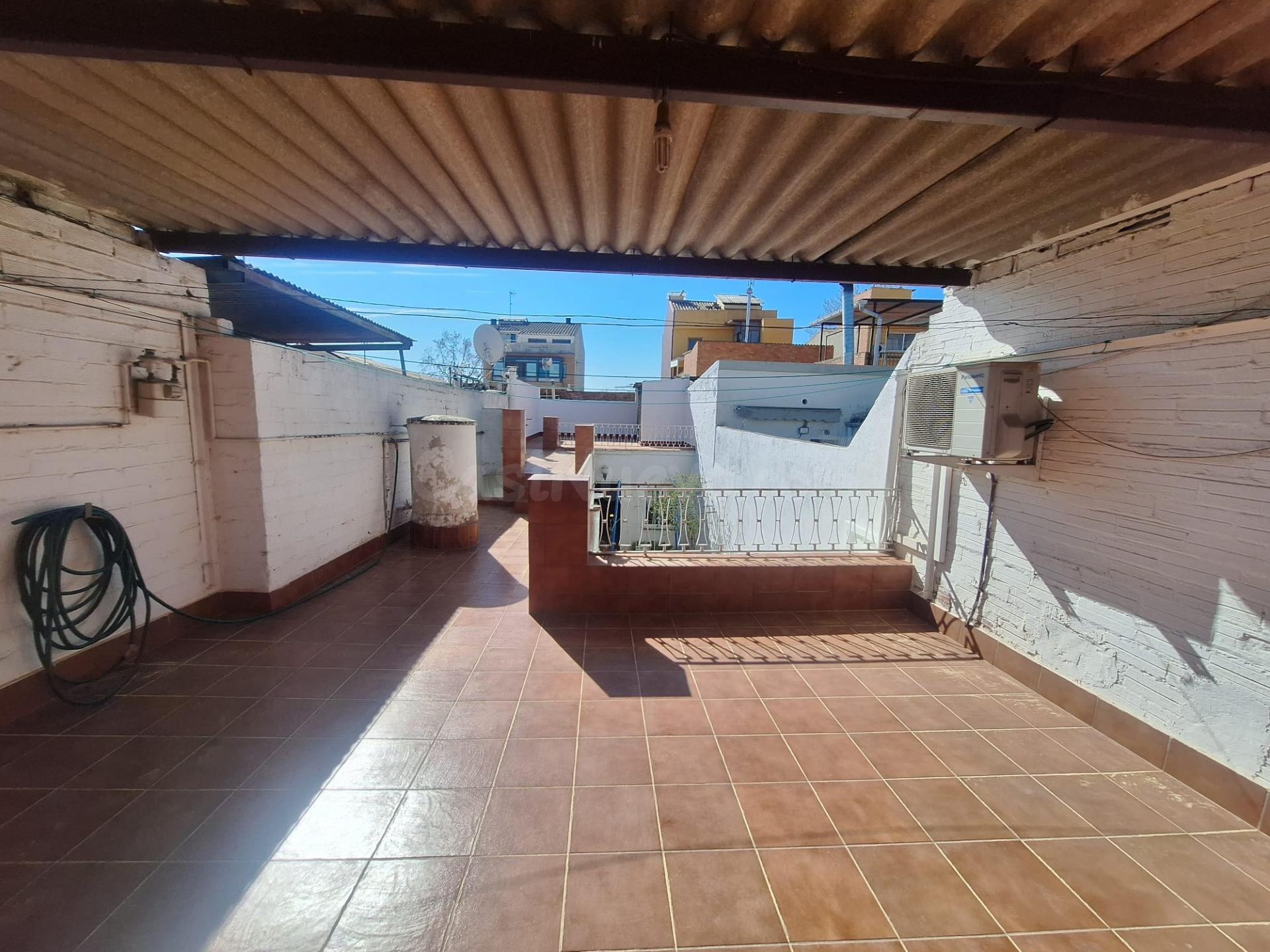 MAGNIFICA CASA CON PATIO Y AMPLIAS TERRAZAS EN POBLENOU