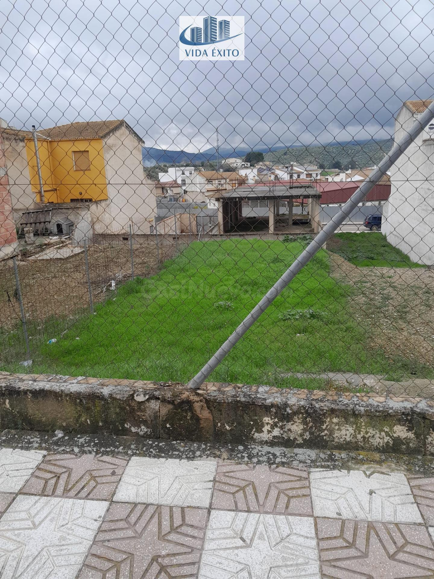 SOLAR EN LOS VILLARES
