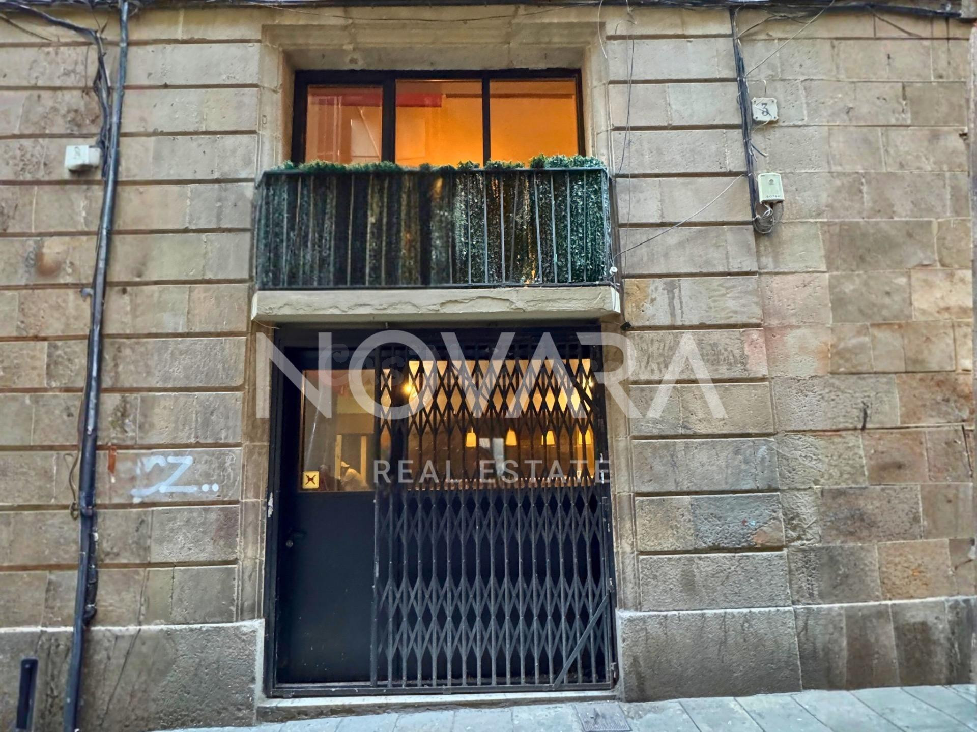 Oportunidad Estratégica en el Gòtic: Local con Licencia C3, Salida de Humos y Rentabilidad Segura