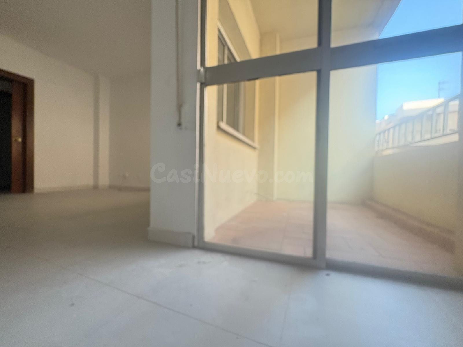 Vivienda en venta en Algeciras Centro, con terraza, ascensor y alto potencial de alquiler