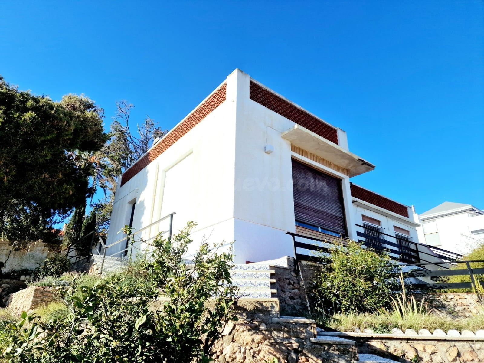 Chalet con vistas al mar en Calarreona
