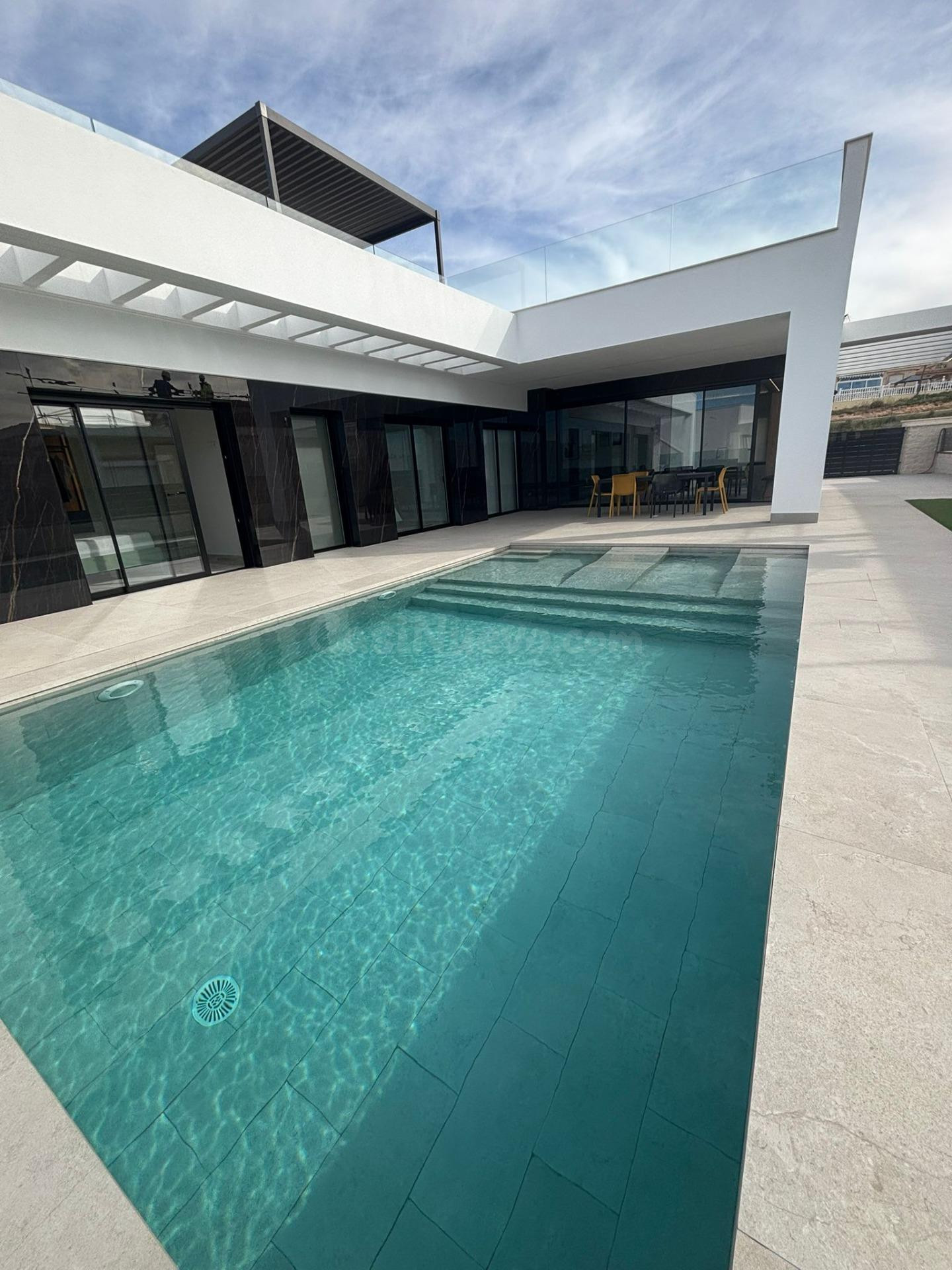 Chalet moderno con piscina privada en Algorfa